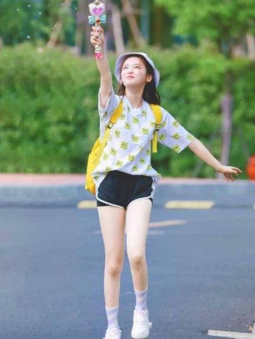 明星机场拍摄锦鲤图片,唯美瞬间捕捉幸运瞬间