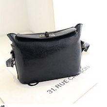 网红大水壶斜挎包价格,价格亲民时尚必备