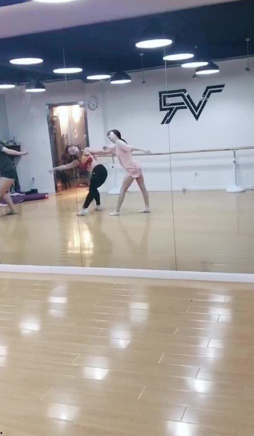 最新吃瓜跳舞视频,最新视频燃爆网络！